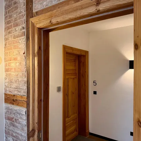 Apartmenthaus Altstadt 5 *